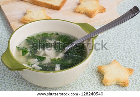 Light soup made from chicken and spinach