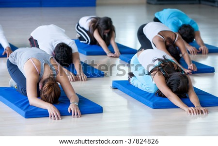 Group of people in a  pilates class at the gym