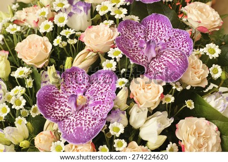 Bouquet of orchids, roses, daisies and lisianthuses