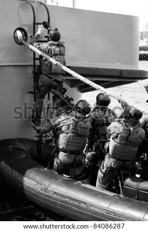 Boarding a ship – soldier. The Marine special forces to enter the ship to its search and hostage rescue – exercises.