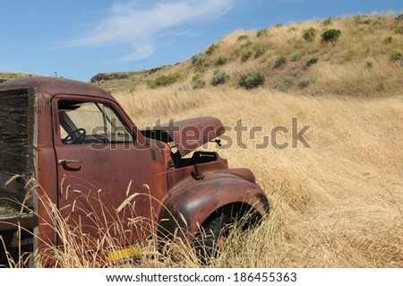 Abandoned rusty truck against the blue sky
