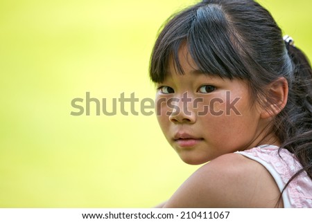 the little girl\'s portrait of Chinese countryside