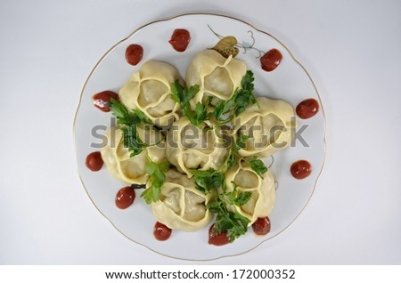 Dish of meat and dough, steamed. / Dumplings.