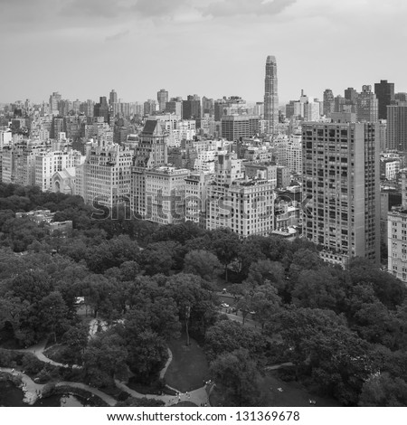 New York City Central Park, 5th avenue Black and white picture