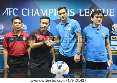 NONTHABURI-FEB7,2014:Datsakorn Thonglao(L)poses with team Hanoi in action during press conference AFC Champions League 2014 between MTUTD and Hanoi  at Chonburi Stadium on February7,2014 in Thailand