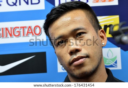 NONTHABURI-FEB7,2014:Datsakorn Thonglao (R) player of MTUTD in action during press conference AFC Champions League 2014 between MTUTD and Hanoi  at Chonburi Stadium on February7,2014 in Thailand