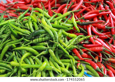Green chili and red chili on the market.