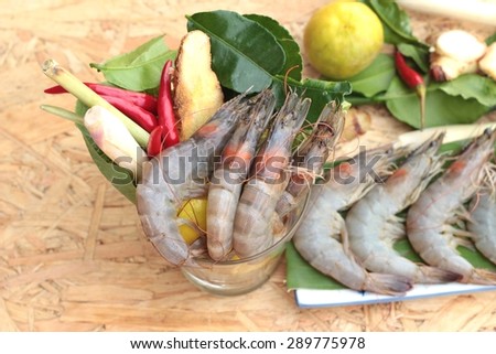 Shrimp and lemon, chilli, lemon grass, kaffir lime leaves for soup spicy