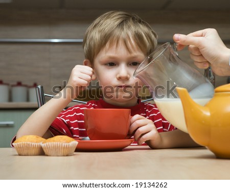Child drinks tea with milk