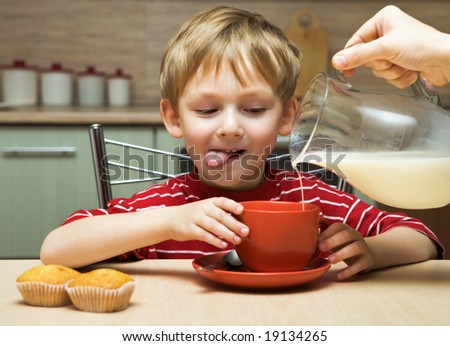 Child drinks tea with milk