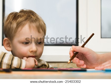 Teacher learns to draw the child