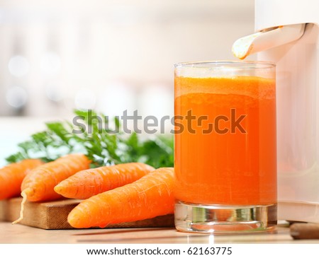 Juice extractor and carrot juice