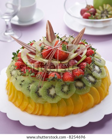 cake cover with many different fruits