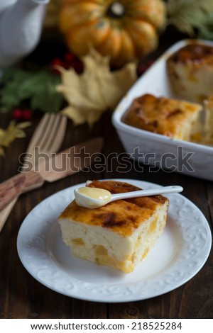 Cottage cheese and semolina baked pudding with pumpkin