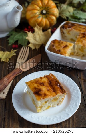 Cottage cheese and semolina baked pudding with pumpkin