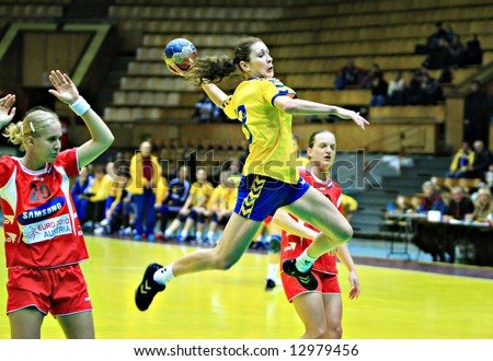 people playing handball