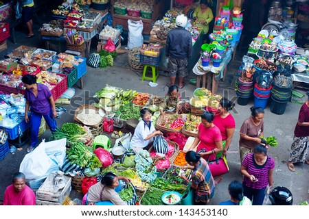 Bali, Indonesia-April 23: Commercial Activities At Ubud Market On April 23, 2013 In Bali, Indonesia. Ubud Market Is Very Famous Among Balinese, Located In Center Of Ubud Village