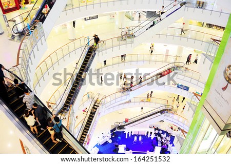 BANGKOK - MARCH 04: Central World shopping plaza on March 04, 2013 in Bangkok. It\'s the third largest shopping complex in the world. Central World has 550,000 square metres of shopping mall