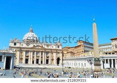 VATICAN CITY, VATICAN - AUGUST 08, 2014: People at Saint Peter\'s Square. St. Peter\'s Square is a massive plaza located directly in front of St. Peter\'s Basilica in the Vatican City