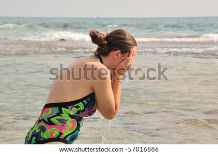 Girl at Sea washes its face from the salty sea water