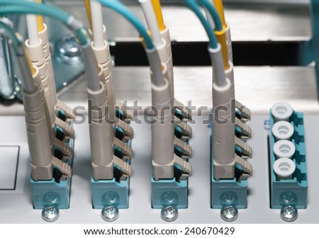 Fiber optic connection in a datacenter