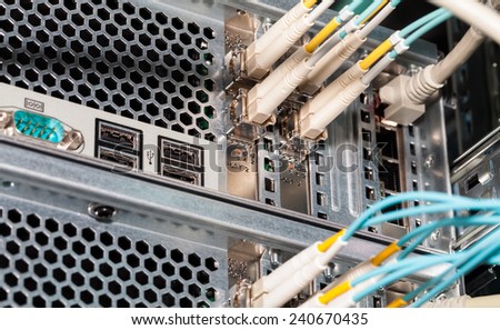 Fiber optic connection in a datacenter for Cloud Services to a internet server