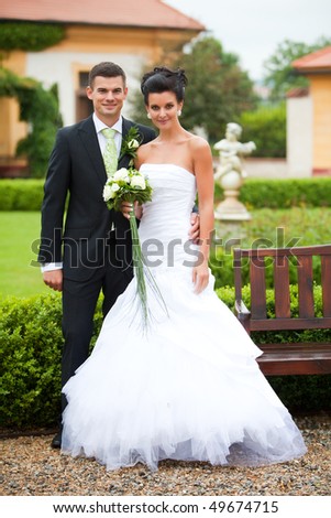 http://image.shutterstock.com/display_pic_with_logo/130927/130927,1269724436,4/stock-photo-happy-young-couple-just-married-49674715.jpg