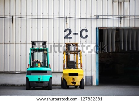 Forklift loader for warehouse