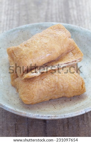 Sushi flavored boiled rice wrapped in fried tofu