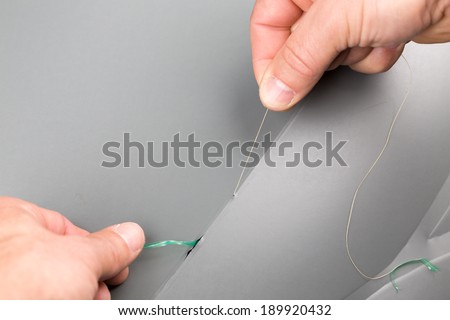 Car wrapper using knifeless wire tape to cut vinyl film of foil