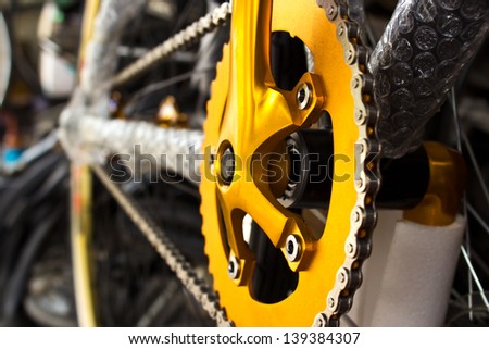 Mountain bike\'s gear and chain on crank set
