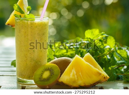 Smoothies of kiwi and pineapple on the table