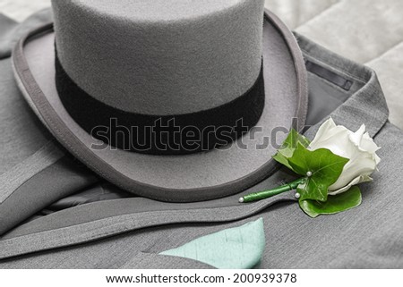 Men\'s suit, tall hat and boutonniere