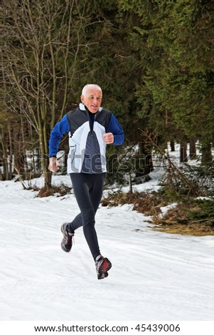 Elderly runners in winter on snow when jogging
