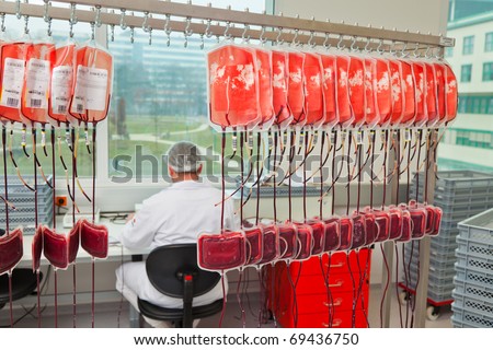 One woman studied in the laboratory, the blood donated blood. Health and Welfare.