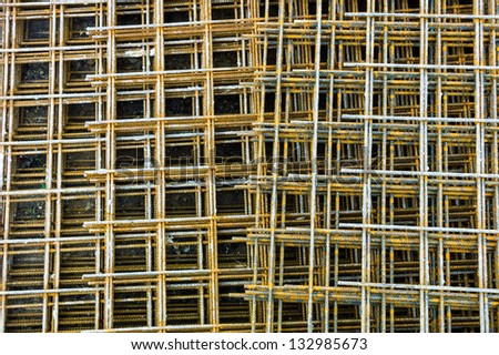at a construction site steel mesh to reinforce the lie bentonplatten