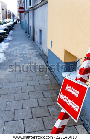 warning sign, warning roof avalanches, symbol photo for accident risk, security and risk management