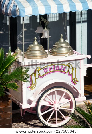 old-fashioned ice cream stand at a park
