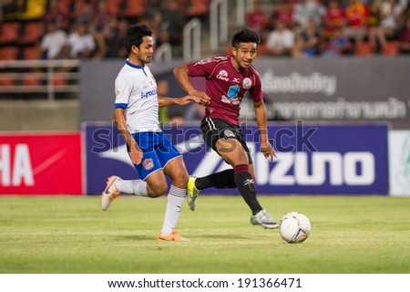 PATHUMTHANI THAILAND-MAY 05:Unidentified player (Crimson)of Police Utd.during the Thai Premier League match between Police Utd.and Songkhla Utd. at Thammasat Stadium on May 05,2014,Thailand