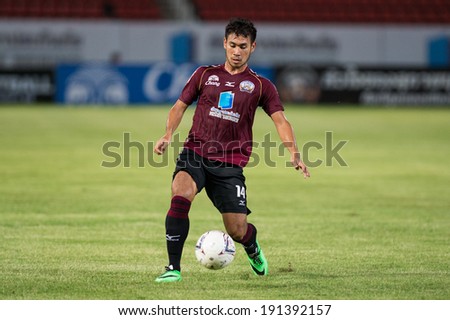 PATHUMTHANI THAILAND-MAY05:Pakorn Prempak of Police Utd.contols the ball during a Thai Premier League match between Police Utd. & Songkhla Utd.at Thammasat Stadium on May 05,2014,Thailand