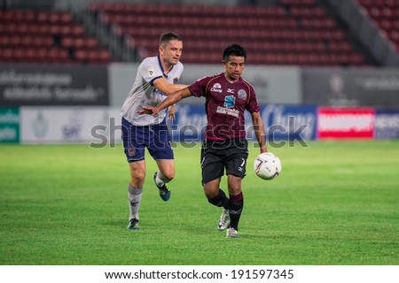 PATHUMTHANI THAILAND-MAY 05:Tana Chanabut(Crimson)of Police Utd.in action during Thai Premier League match between Police Utd.and Songkhla Utd.at Thammasat Stadium on May 05,2014,Thailand