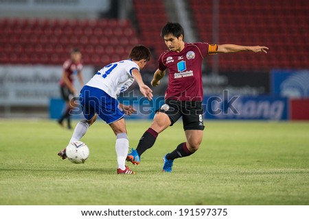 PATHUMTHANI THAILAND-MAY 05:Tanapat Na Tarue(Crimson)of Police Utd. the ball during Thai Premier League match between Police Utd.and Songkhla Utd.at Thammasat Stadium on May 05,2014,Thailand