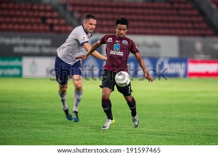 PATHUMTHANI THAILAND-MAY 05:Tana Chanabut(Crimson)of Police Utd.for the ball during Thai Premier League match between Police Utd.and Songkhla Utd.at Thammasat Stadium on May 05,2014,Thailand