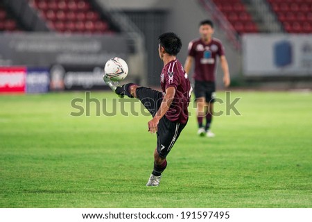 PATHUMTHANI THAILAND-MAY 05:Tana Chanabut of Police Utd.controls the ball playing during Thai Premier League match between Police Utd.and Songkhla Utd.at Thammasat Stadium on May 05,2014,Thailand