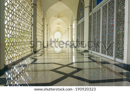 SELANGOR, MALAYSIA - APRIL 28, 2014 : Shining floor marble at Shah Alam Mosque corridor and compound. This mosque with modern design with open concept to attract most muslim and visiter.