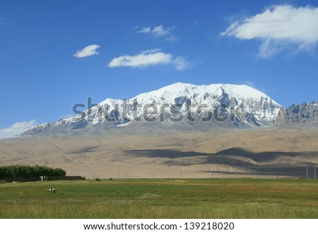Mount Muztag Ata, the father of ice mountains, on the Pamirs Plateau, Taxkorgan, Kashgar, Xinjiang, China