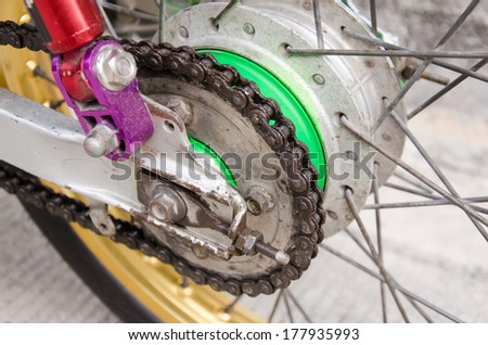 Photo Details a motorcycle chain A close-up