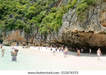 PHI PHI ISLAND,THAILAND-THAILAND - AUGUST  10, 2014:Tourists on the wonderful Maya beach of Phi Phi Leh island Thailand on 10 Aug, 2014.