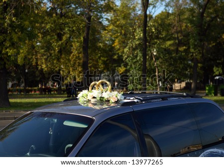 roof of wedding limousine waiting on ceremony september dailytime
