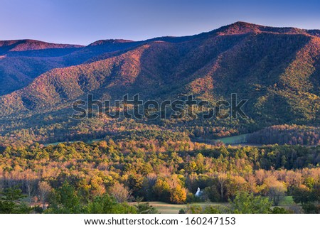 Autumn sunset view of Cade\'s Cove in Great Smoky Mountains National Park